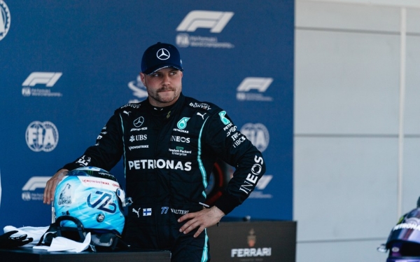 "Formula 1" pilotu "Mercedes"ini 190 min avroya satır